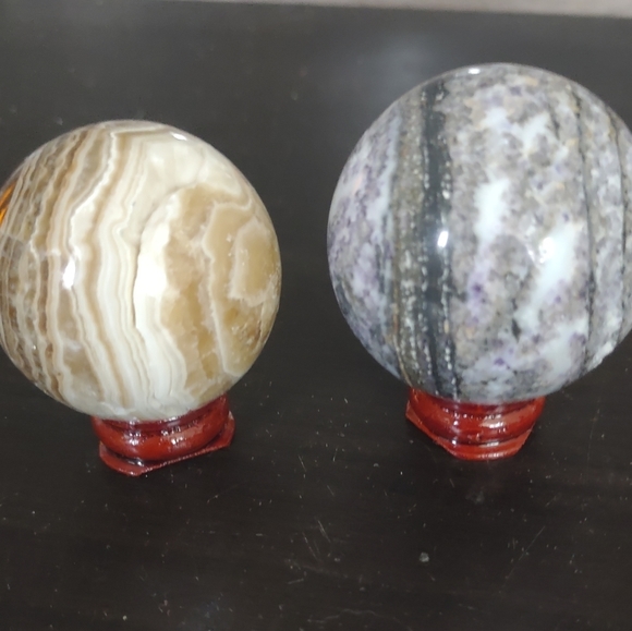 Gray banded onyx sphere and brown aragonite sphere's - Picture 1 of 5